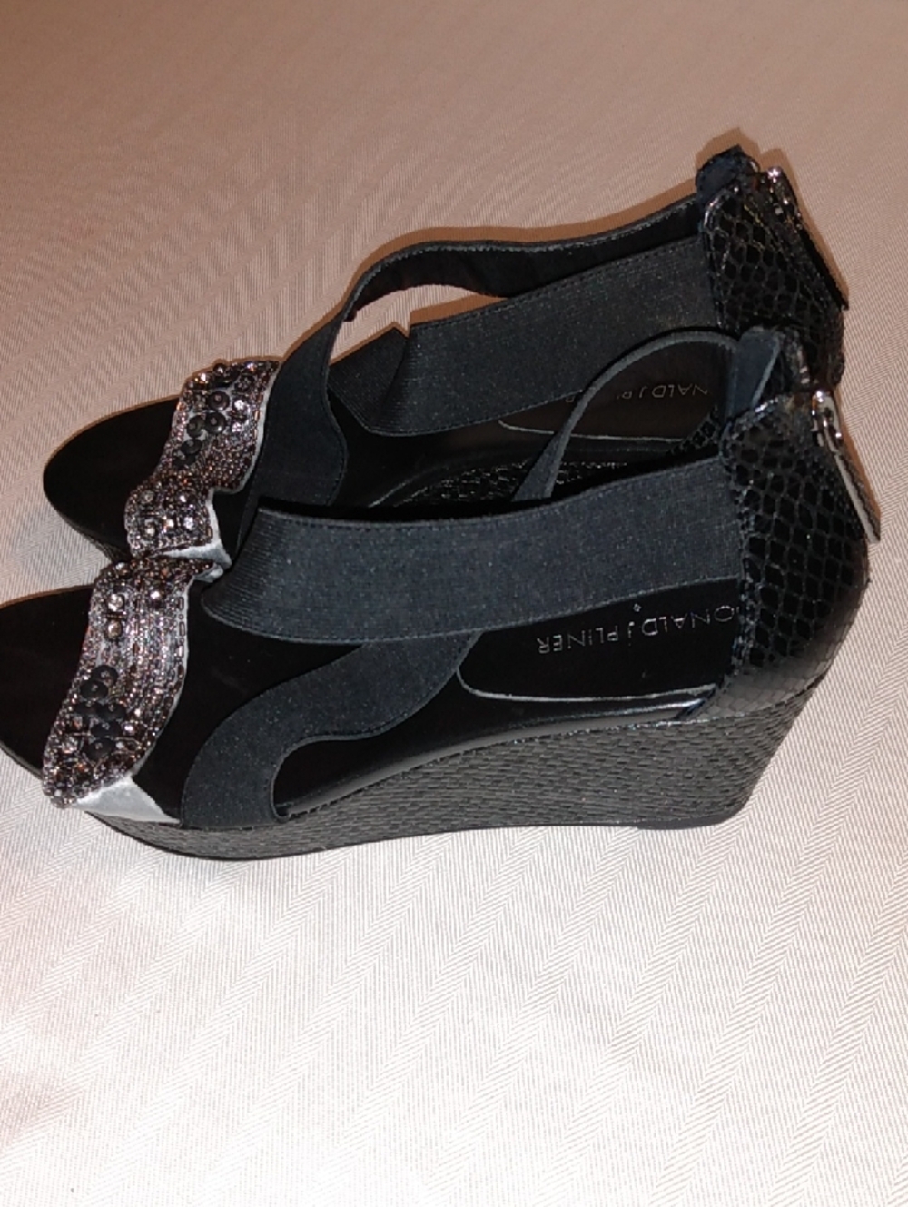 Donald J. Pliner Sandal 9